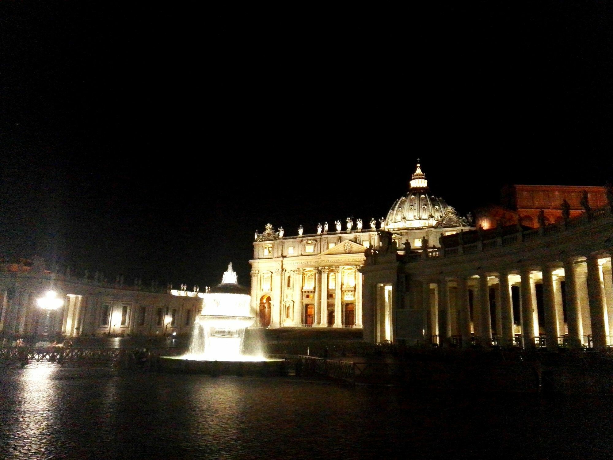 Vatican Santamaura 39 Roma Esterno foto